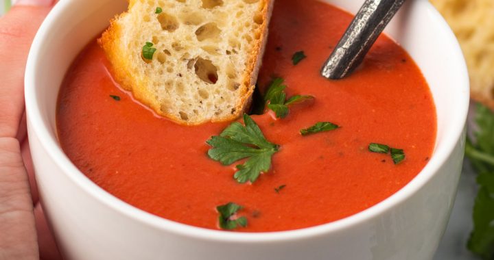 Pomidorų sriuba.