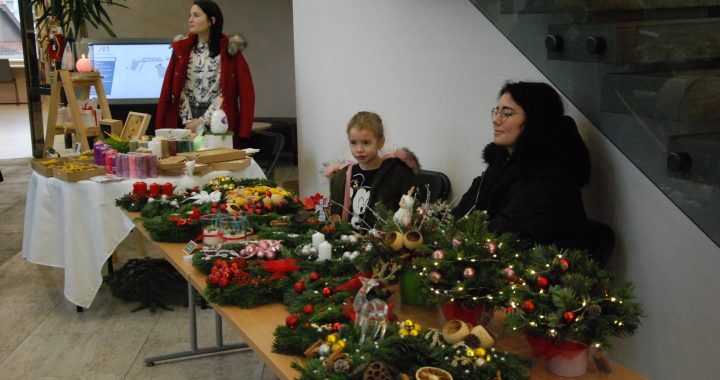 Šventinius renginius pradėjo M. Valančiaus viešoji biblioteka, pakvietusi į kalėdinę mugę„Įkvėpk! Kalėdos!“.