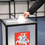 Prasideda balsavimas i? anksto Prezidento rinkimuose ir referendume