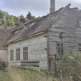 Šeimininkai keičiasi, mokykla griūva