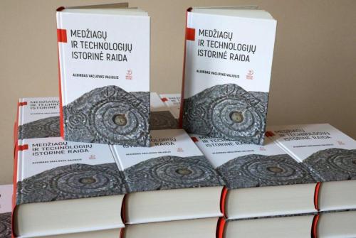 Medziagu ir technologiju istorine raida - knyga -